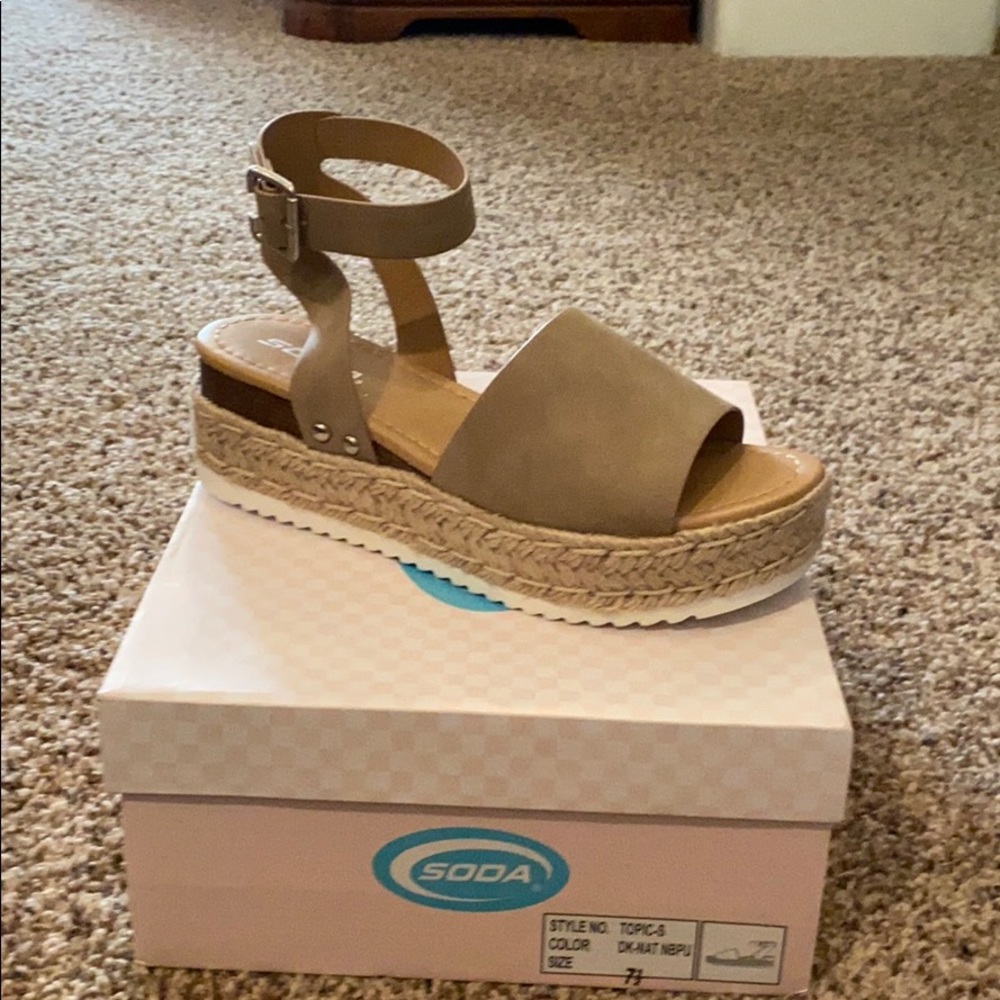 Sandals size 7 1/2